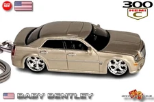 🎁🚦🎄🆕 VERY RARE KEY CHAIN GOLD CHRYSLER 300C V8 CUSTOM Ltd Ed💕GREAT GIFT💕🎁