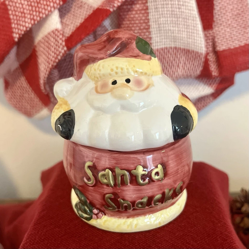 *CESTA DE NAVIDAD DE SEGUNDA MANO* ¡Cesta de regalo temática navideña con artículos nuevos y de segunda mano! Foto 3 de 4