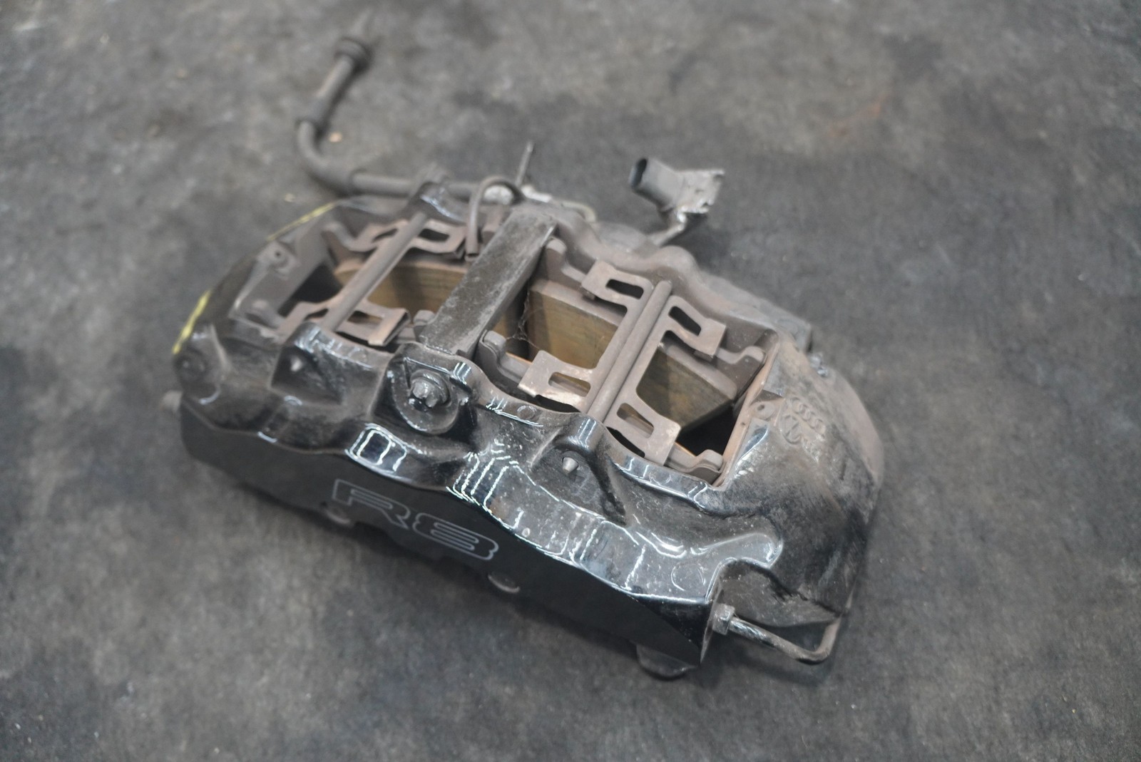 Audi R8 2010-2013 Front Left Brake caliper Black P/N 420615107B