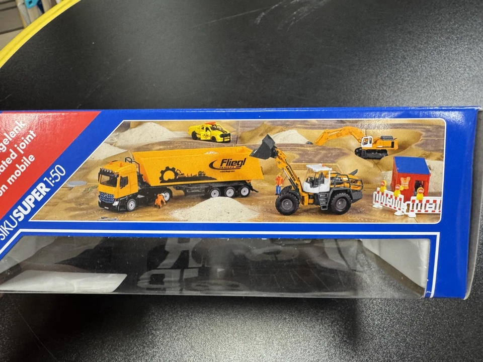 SIKU 3561 - modellino 1:50 - RUSPA CON PALA GOMMATA LIEBHERR L 566 - NUOVO - Immagine 4 di 4