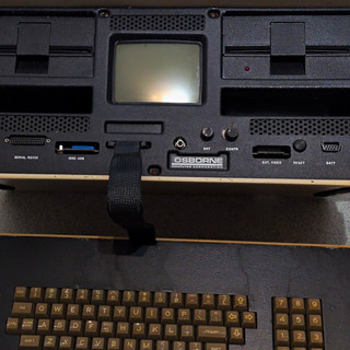 Osborne 1 Vintage Portable Computer & Keyboard With Floppys READ ADVERT