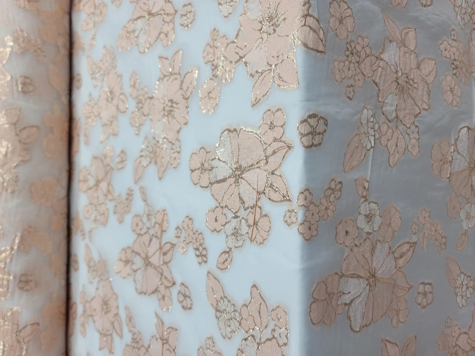 Tela Floral Flor Dorada Metálica Brocado Rubor Por Yarda Organza Blanca Foto 3 de 4