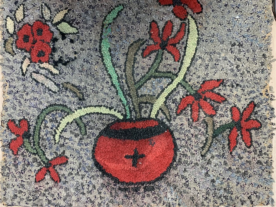  ANTIQUE HOOKED RUG FOLK ART PRIMITIVE STYLIZED RED FLOWERS FLORAL  56" x 34" - Image 3 of 4