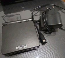 Nintendo Game Boy Advance SP Schwarz + Ladege...
