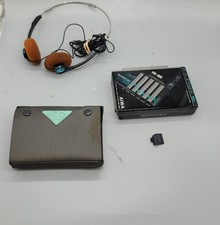 Aiwa Walkman Stereo Radio Cassette Tape Recorder HS-J600  Case Tested and Works