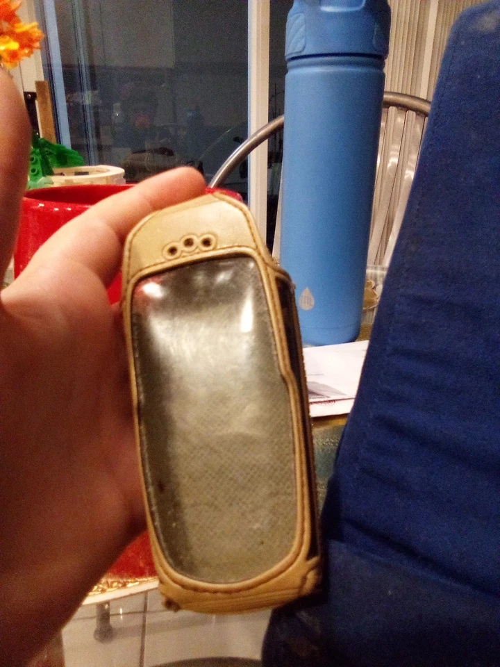 Funda Cinturón Cuero Nokia Modelo 3120b. (Con TELÉFONO NOKIA MODELO 3120B RH-50) Foto 2 de 4