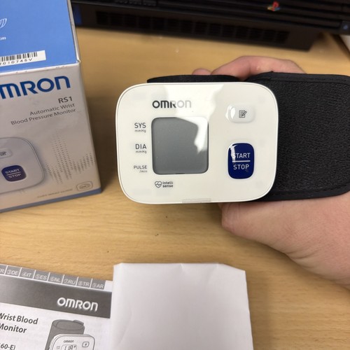 Omron RS1 Wrist Blood Pressure Monitor - Afbeelding 2 van 13