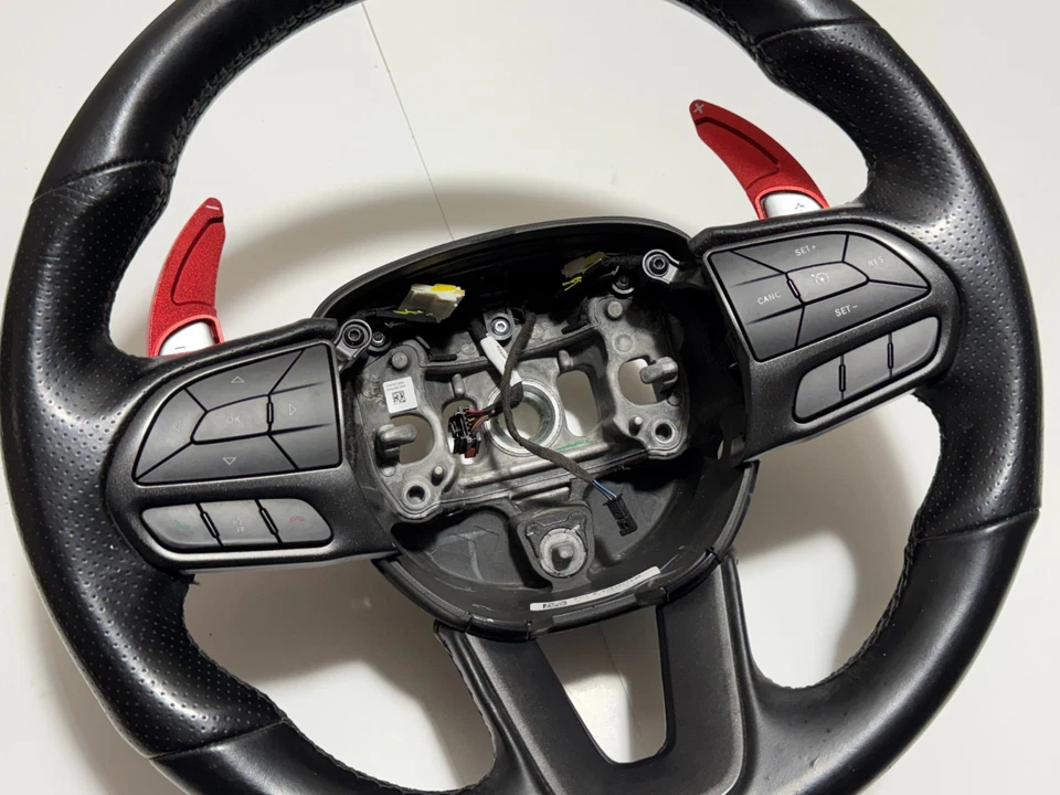 Dodge Challenger 2015-2023 volante con botón de interruptor OEM 5VG191VXAF Foto 2 de 4