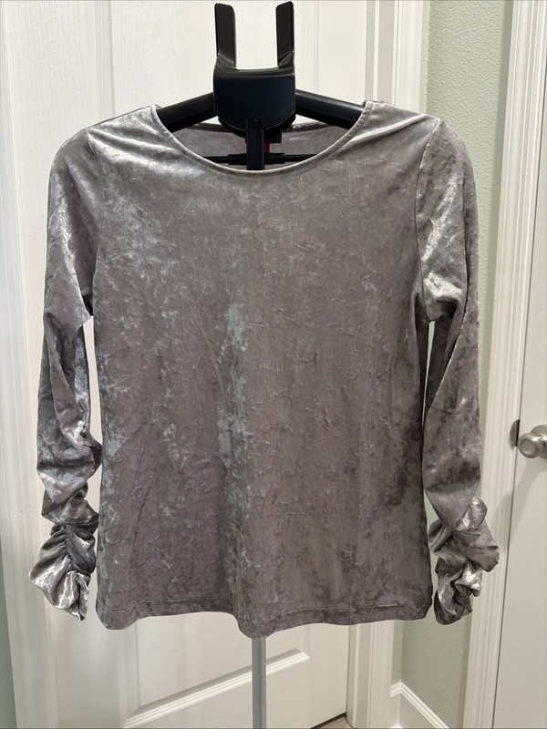 vince camuto  Women’s top Blouse Size medium Long Sleeve