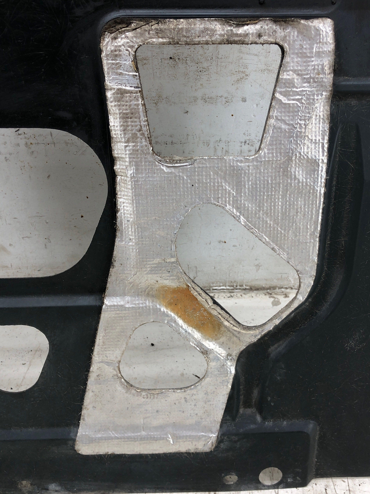 ASTON MARTIN RAPIDE FRONT UNDERBODY SPLASH SHIELD GUARD TRIM COVER PANEL OEM