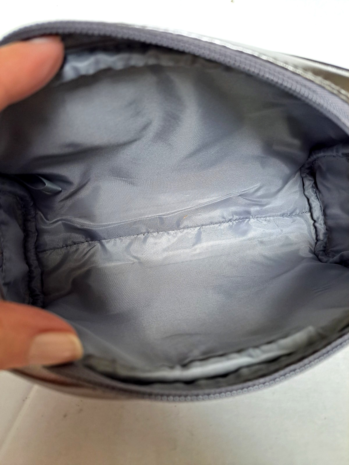 COSMETICS BAG ZIPPERED TOILETRIES CASE VINYL MAKEUP VINYL CALVIN KLEIN NEW thumbnail 5