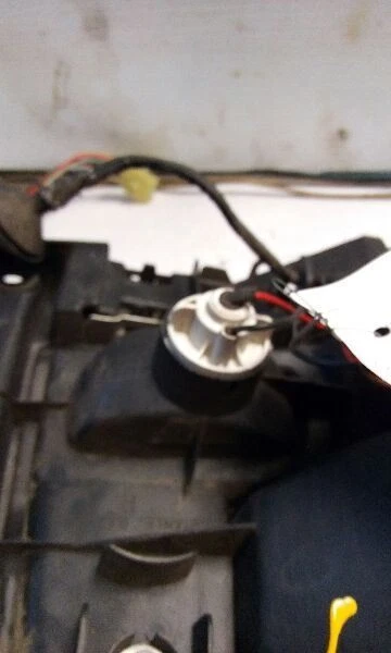 Luz trasera derecha pasajero Oldsmobile Firefly 95-01 4 puertas Foto 4 de 4