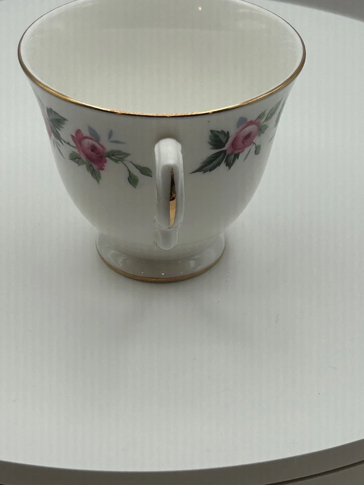 Taza de té porcelana de hueso fino Queen Anne de colección solo con rosas rosadas y adornos dorados Foto 4 de 4