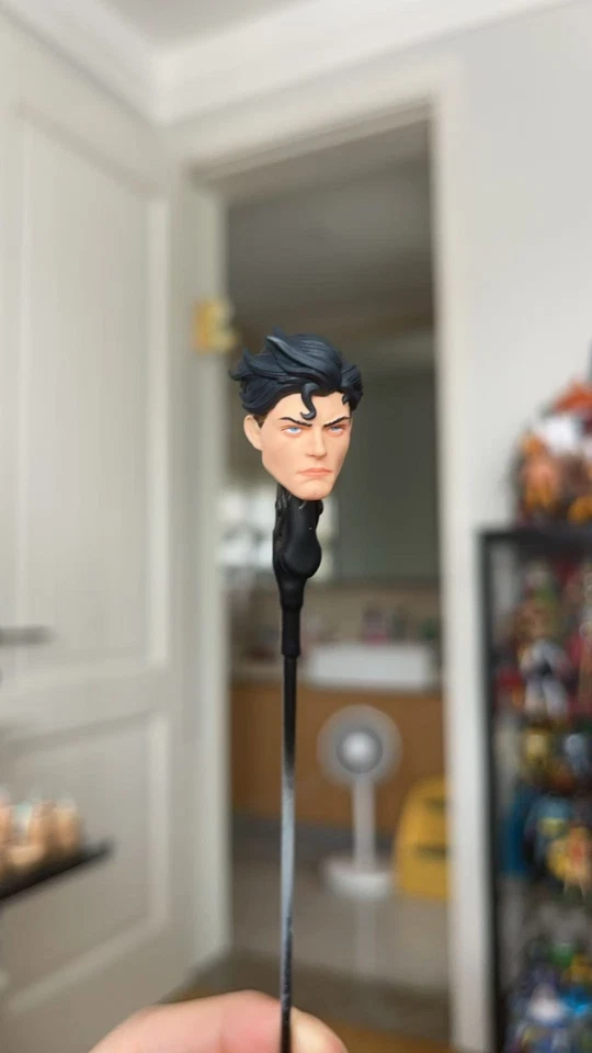 Óculos Superboy esculpido com cabeça 1:12 para corpo de boneco de ação mafex masculino 6" - Imagem 2 de 3