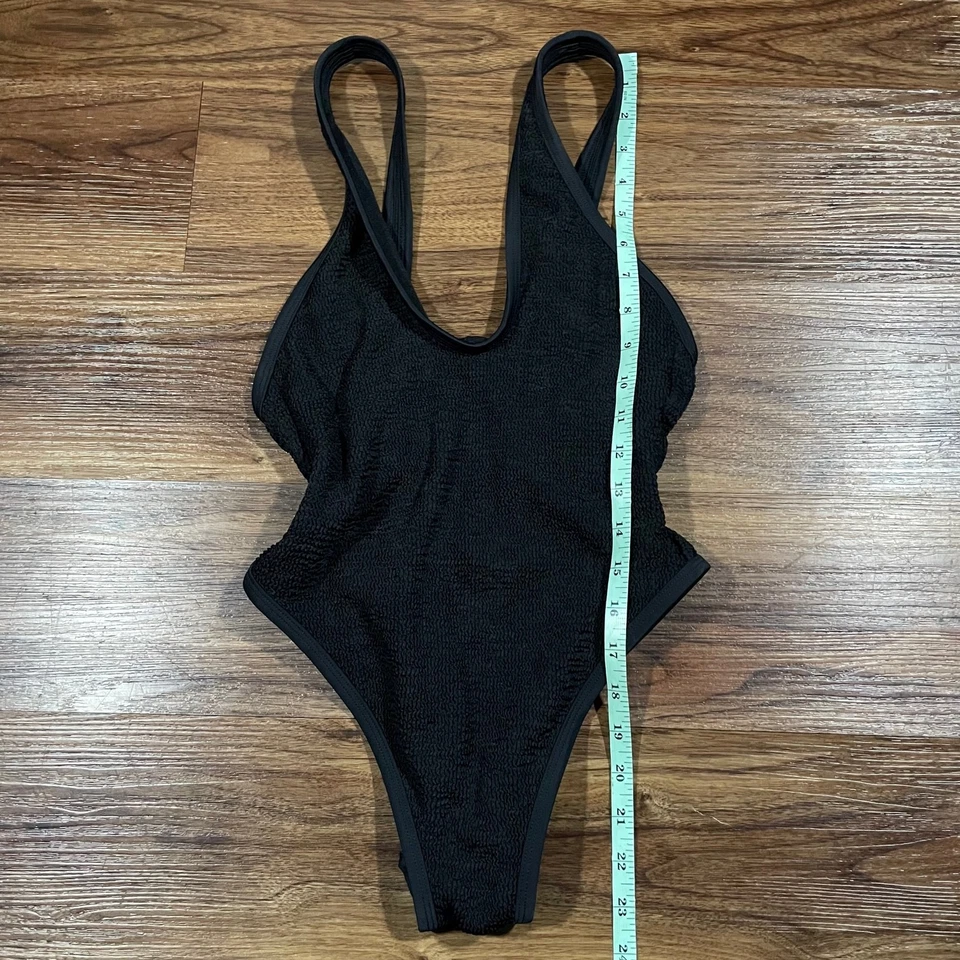 Traje de baño Out From Under Kyndall texturizado para mujer pequeño negro de una pieza Foto 4 de 4