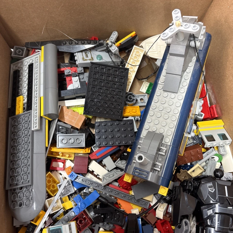 Genuine LEGO 4 Pound Lot of Bricks Parts and Pieces, Helicopter, Body Parts Etc - Image 2 of 4