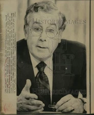 1974 Press Photo Chrysler Corporation's Lynn Townsend at news conference.