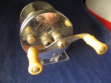 VINTAGE PFLUEGER TRUMP #1943 JEWELED BAIT CASTING FISHING REEL