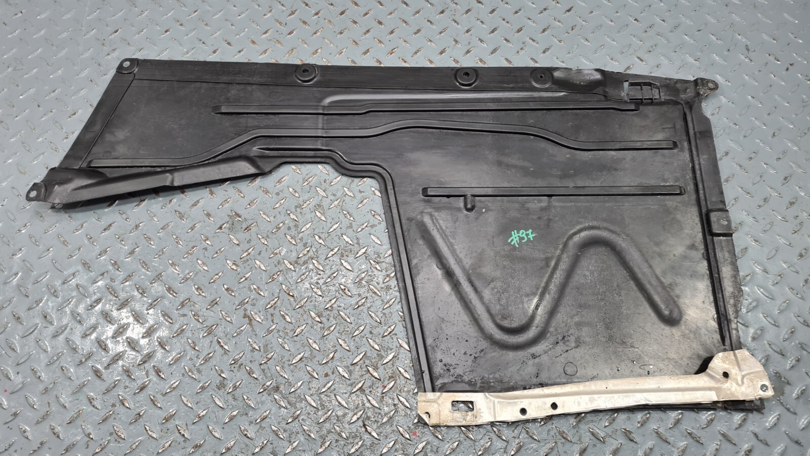 BMW 1 2 3 4 SERIES F20 F22 F30 F31 F32 UNDERBODY PANELLING CENTER LEFT 7241831