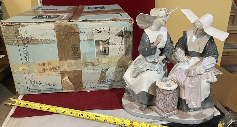 SWEET LLADRO #5360 " SEWING CIRCLE " 2 NUNS SEWING-RETIRED-EXCELLENT/MINT w/O.B.