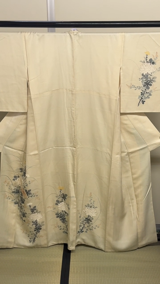 Japanese Vintage Kimono Silk White Flower Expensive