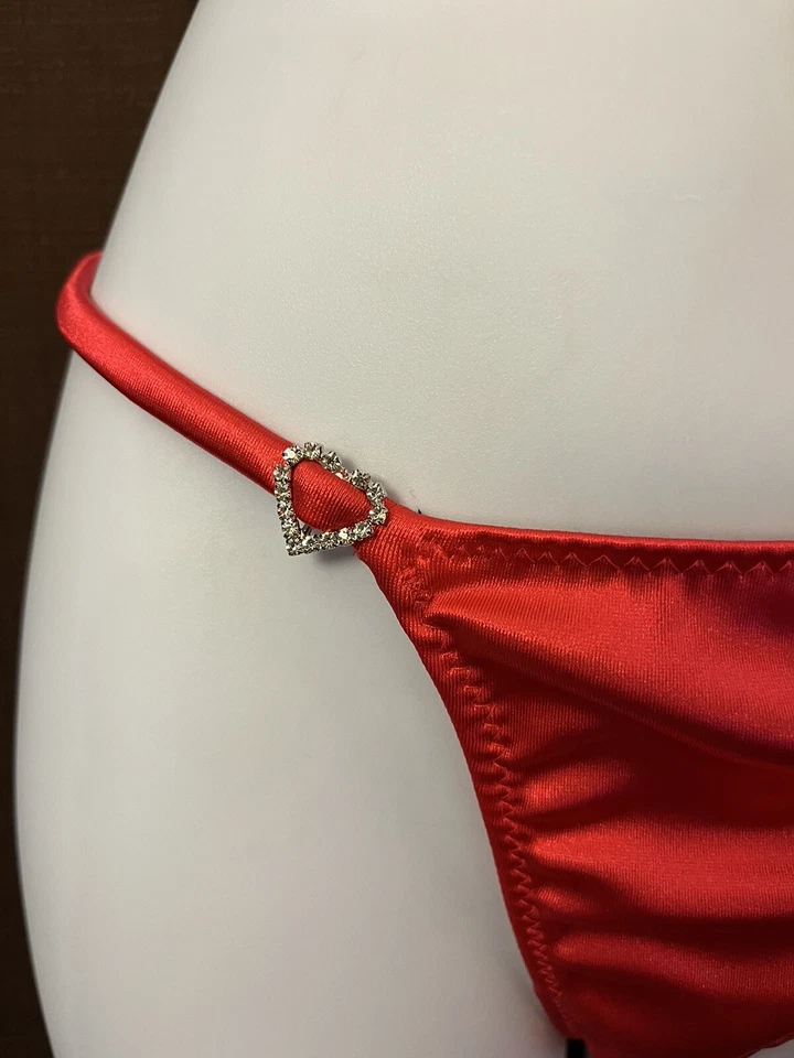 Tanga grande de satén rojo - corazones de diamantes de imitación - hecha a mano - NUEVO Foto 2 de 4