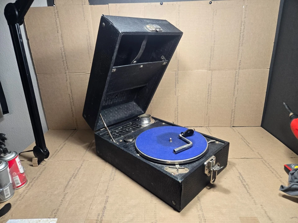 Antique Gramophone Portable Hand Crank Phonograph - Needs Repair/ Restoration - Image 2 of 4