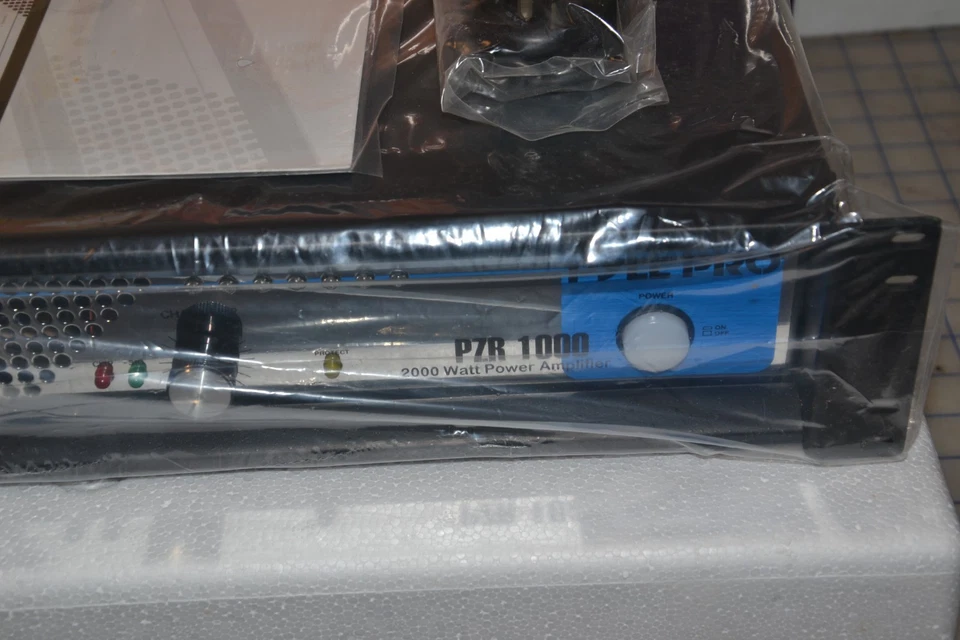 New in the Box!!! Pyle Pro PZR 1000 - 2000 Watt Power Amplifier - Image 3 of 4