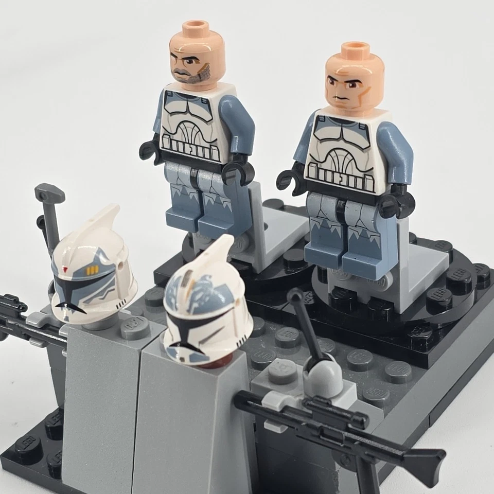LEGO Star Wars Commander Wolffe SW0330 Minifigure Phase 1 & CLONE SW0331 1104th - Image 3 of 4