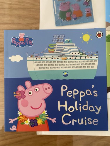 Peppa Pig Fun Day Out Live VIP Gift Bag, Book Stickers, Poster - Picture 2 of 6