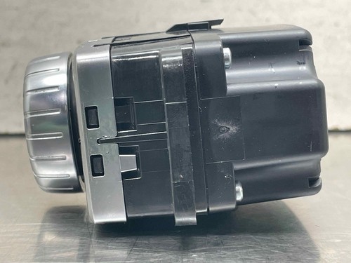 2014 Mercedes CLA250 OEM Console Mounted MMI Radio Control Knob 2469001509 15 16 - Picture 4 of 8