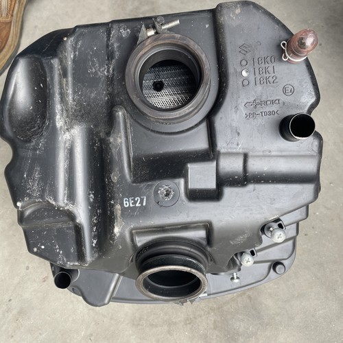 Suzuki SV650 Air Box Air Cleaner 2016-2023 Oem 13700-18K00 - Picture 2 of 6