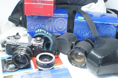 Vintage OLYMPUS OM10 OM-10 analoge Spiegelreflexkamera mit 28mm & 35-200mm Objektiven