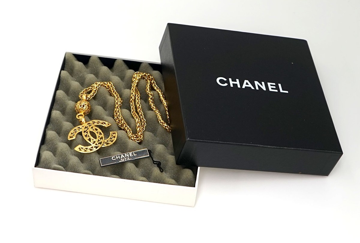 CHANEL CC Logos Filigree Ball Necklace 30