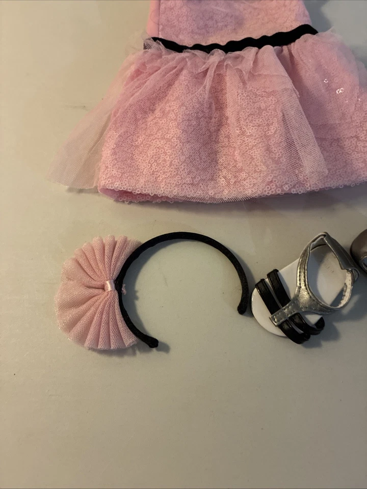 Muñeca American Girl Grace’s Opening Night Outfit, conjunto completo y Foto 2 de 4