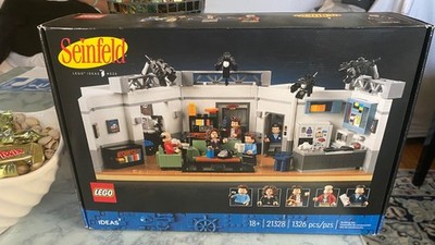 LEGO Ideas: Seinfeld (21328) 1326 pieces made in 2021 retired