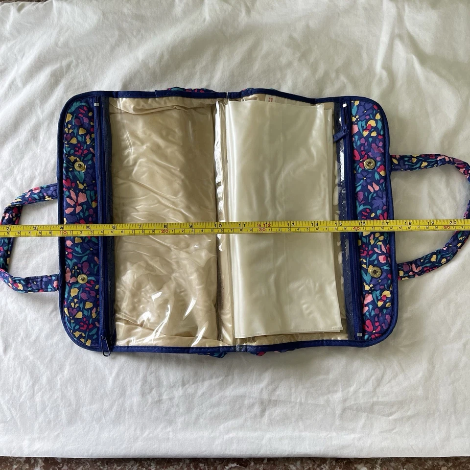 Bolsa de maquillaje vintage Diane Von Furstenberg acolchada floral con cremallera Foto 4 de 4