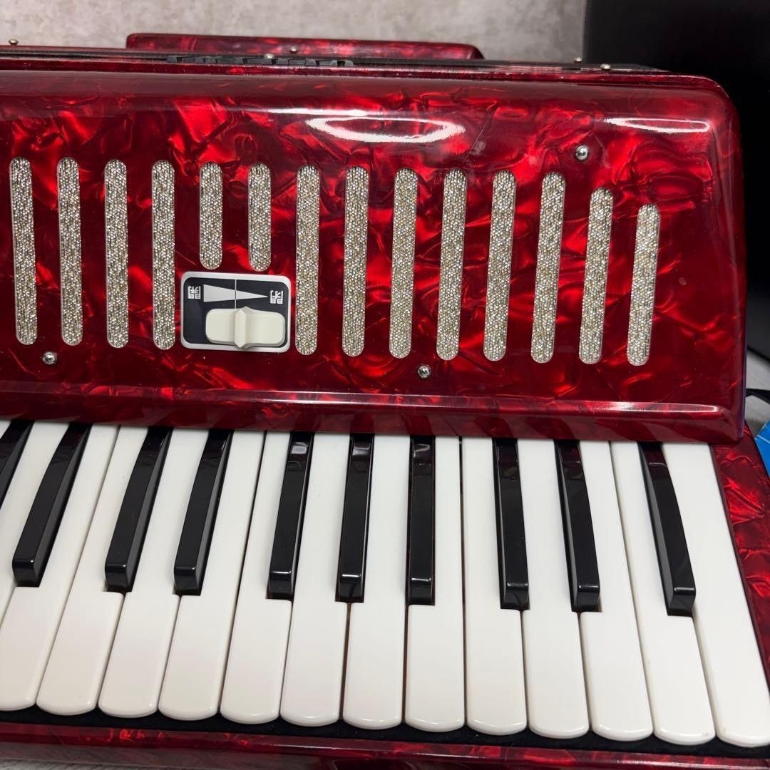 USED YAMAHA Accordion S-32B Keyboard Musical Instruments Red Japan