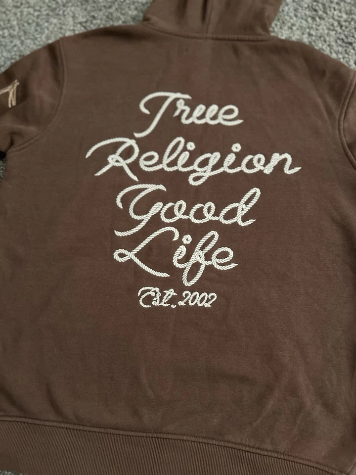 Conjunto de chándal True Religion Good Life marrón con capucha y pantalones cortos para hombre talla grande Foto 3 de 4