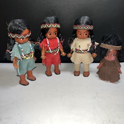 Vintage Indianer Puppen Konvolut von vier. Zwei Größen