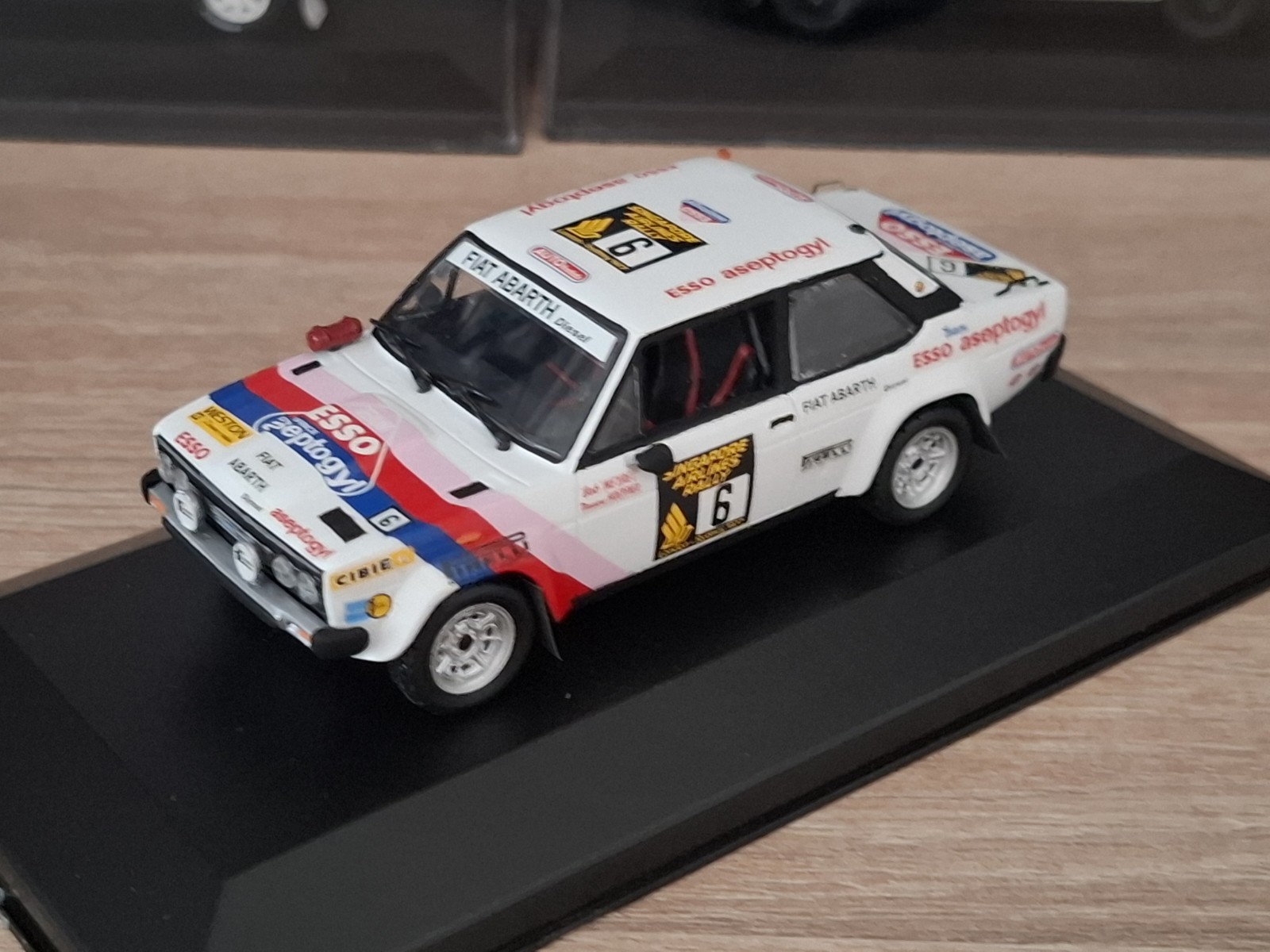FIAT 131 ABARTH DIESEL - 1977 LONDON-SYDNEY #6 R. NEYRET-M. HOEPFNER 1:43 NOREV