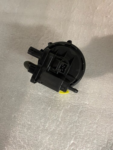 2001-2002 Dodge Ram Magnum V8 Leak Detection Pump 04891415AC OE - Picture 3 of 4