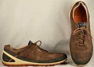 ecco biom brown