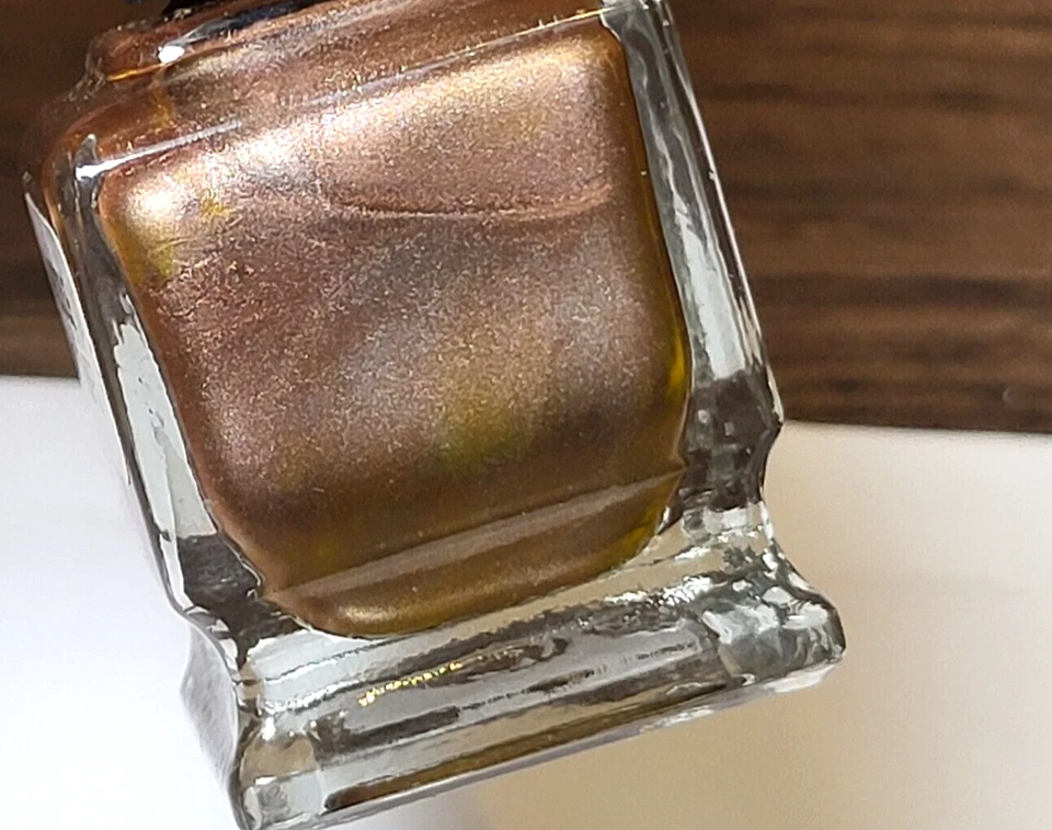 Esmalte de uñas Deborah Lippmann onda magnética ~ atracción física ~ avellana f/s Foto 2 de 3