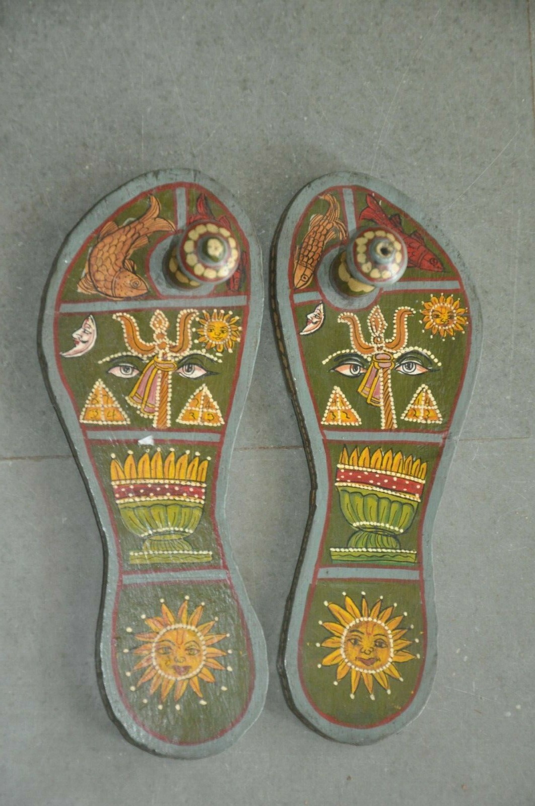 SAOLA Vintage IN Legno Fatto a Mano Sole & Divinità Durga Dipinto Khadau Pantofole