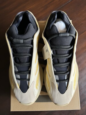 Adidas Yeezy 700 V3 Safflower G54853 Mens Size 11 BRAND NEW SHIPS