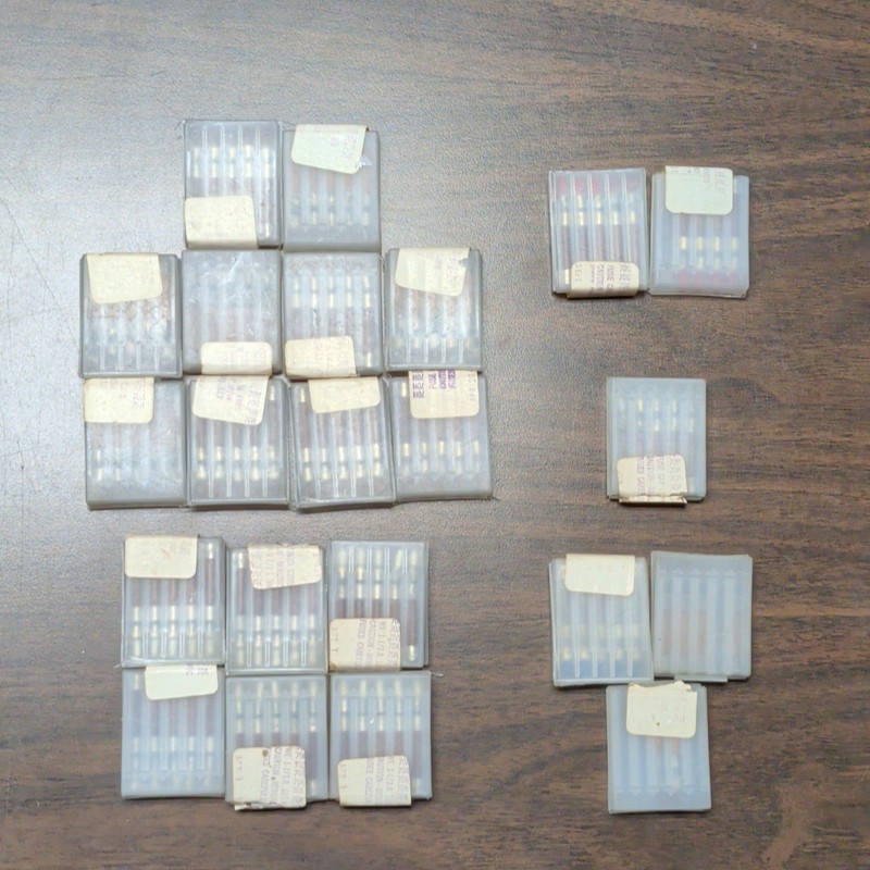 (10) 70H (6) 70A (2) 70G (1) 70P Fuses Assorted Lot in Plastic Cases Amps vary