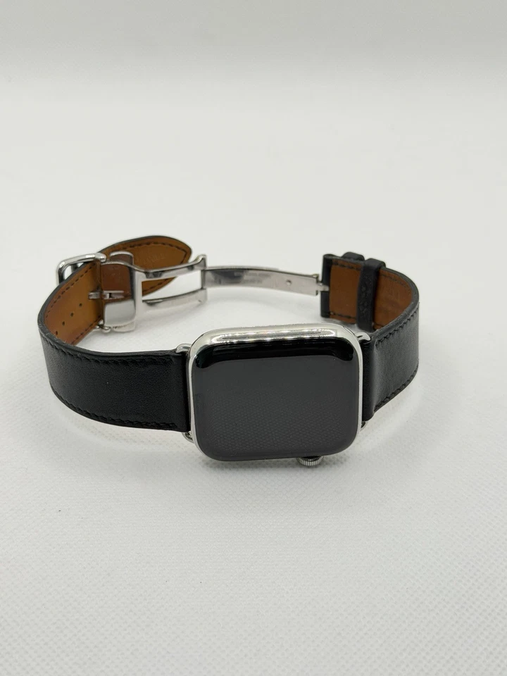 Apple Watch Series 6 44 mm HERMÈS GPS + Celular con Hebilla de Despliegue + Correa Deportiva Foto 3 de 4