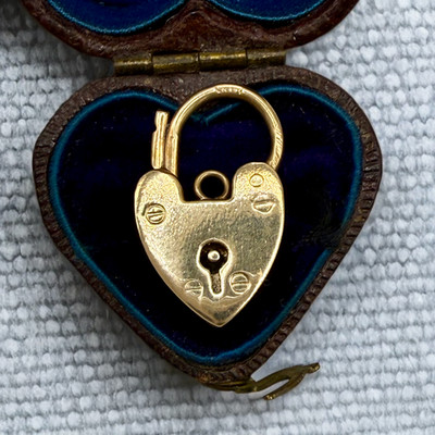 Vintage 9k massives Gelbgold kleines Herz Vorhängeschloss Verschluss