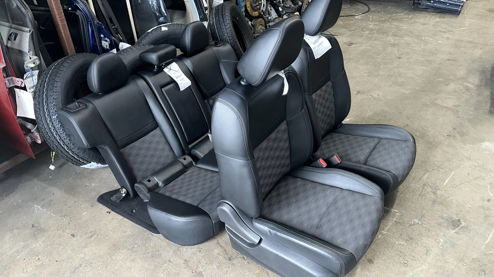 ✅ JUEGO COMPLETO ASIENTOS DEPORTIVOS NISSAN ROGUE 2022 CUERO OEM Foto 4 de 4